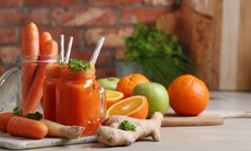 Cách uống nước cam cà rốt tăng cường miễn dịch và trẻ hóa làn da