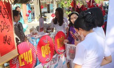 Ấm áp chợ Tết tại BVĐK Khánh Hòa