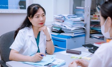 Hơn 10 năm vô sinh, cặp vợ chồng vỡ òa hạnh phúc khi đón con gái đầu lòng