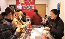 Giá vàng tăng giảm khó lường, chuyên gia cảnh báo rủi ro mua 'vàng giấy'