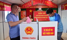 Nhiều cử tri nơi đầu sóng hào hứng đi bầu cử sớm