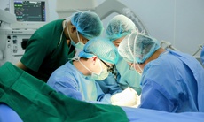 Gãy cổ xương bàn tay số V khi chơi thể thao, làm thế nào để nhận biết?