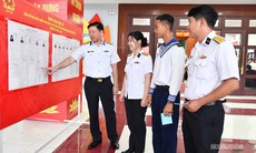 Lá phiếu giữa trùng khơi, chắc tay súng giữ biển trời Tổ quốc