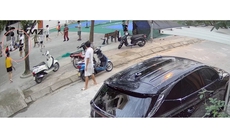 Giám đốc Sở Y tế Nghệ An tặng giấy khen 2 bác sĩ cứu người ngã quỵ ở sân thể thao