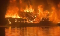 Phó Thủ tướng chỉ đạo siết chặt an toàn du lịch đường thủy sau vụ cháy tàu trên Vịnh Hạ Long