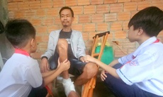 Thương cảnh người cha mắc bệnh hiểm nghèo mong hai con nhỏ tiếp tục được đến trường