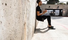 7 tác dụng của bài tập ngồi xổm dựa tường