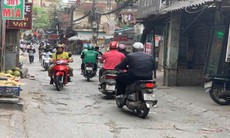 'Ổ voi, ổ gà' bẫy người đi đường trên nhiều tuyến phố Hà Nội