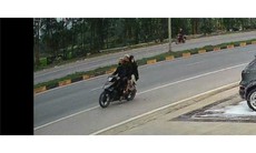 Xin lại biển số xe bị cướp, nam thanh niên mất nốt xe máy