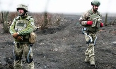 Ukraine thử 'khung xương ngoài' giúp binh sĩ vác tới 1,2 tấn đạn mỗi ngày