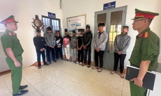 Mâu thuẫn trên mạng xã hội, hai nhóm học sinh mang hung khí đánh nhau