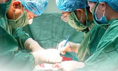 Mổ khẩn trong đêm, giữ tử cung cho sản phụ rau cài răng lược thể Percreta