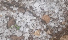 Mưa đá rào rào ở Cao Bằng