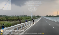 Nguy cơ tai nạn trên cao tốc Hậu Giang - Cà Mau khi vừa thi công vừa khai thác