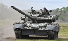 Xe tăng T-80BVM Nga sống sót sau khi hứng 18 đòn cảm tử từ UAV Ukraine
