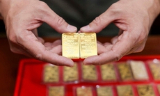 Chốt giá vàng hôm nay ngày 8/3 giảm rất mạnh 'mừng' Quốc tế Phụ nữ