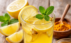 Ai không nên uống nước chanh nghệ mỗi sáng?