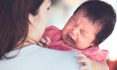 Cách giảm đau miệng cho bé bị tay chân miệng giúp trẻ ăn uống dễ dàng hơn