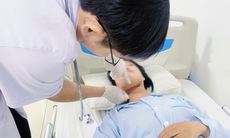 Nữ sinh bị dây điện quấn vào cổ trên đường đi học về