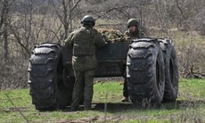 Robot khổng lồ Chelnok của Nga lần đầu được phát hiện trên tiền tuyến