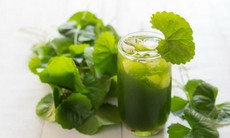 5 cách làm đẹp da từ rau má cực dễ