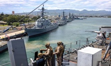 Bệ phóng lạ tại vị trí 'đắt giá' trên tàu chiến Mỹ