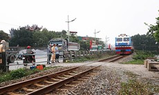 CSGT bí mật ghi hình vi phạm giao thông đường sắt