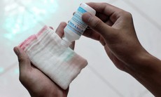 Vì sao không nên dùng oxy già để sát trùng vết thương thông thường?
