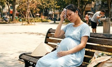 Nắng nóng kéo dài khiến phụ nữ mang thai dễ bị sốc nhiệt