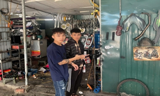 Dán đè mã QR tại các cửa hàng, 2 thanh niên chiếm đoạt tiền bị khởi tố