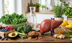 Người thức khuya, làm việc muộn ăn uống thế nào để bảo vệ gan?