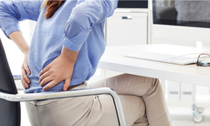 Ngồi lâu dễ mắc thoát vị đĩa đệm 