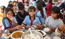 Hình ảnh bữa ăn bán trú của học sinh nông thôn vùng cao xã Phước Hà