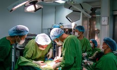 Đau bụng kéo dài bệnh nhân được phát hiện mắc cùng lúc 2 ung thư nguyên phát