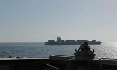 Mỹ bắn hỏng tàu hàng Iran: Quy trình phong tỏa được thực thi ra sao?