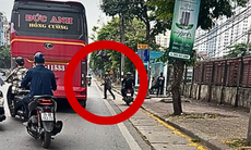 Hà Nội: Ngay dưới hệ thống camera, xe khách vẫn ngang nhiên vi phạm