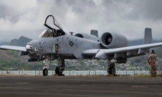 Vì sao Mỹ vẫn phải giữ 'xe tăng bay' A-10 đến 2030 dù từng định loại biên?