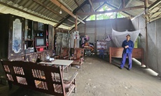 Gánh nặng chồng chất trên vai người phụ nữ góa bụa đang nuôi con nhỏ và mẹ chồng già yếu trong căn nhà dột nát