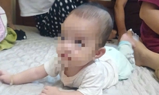 Xót xa bé gái 4 tháng tuổi bị bỏ rơi trước cổng nhà dân trong đêm