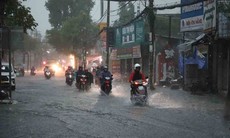 Miền Trung tiếp tục mưa dông, miền Bắc có nắng gián đoạn