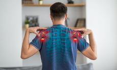 5 động tác giúp giảm đau lưng, cứng cổ do ngồi nhiều