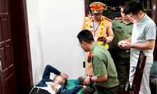 Công an Phú Thọ hỗ trợ sơ cứu nam thanh niên tụt huyết áp tại Lễ hội Đền Hùng