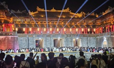 Dòng người 'ùn ùn' tham quan Đại nội Huế dịp nghỉ lễ Giỗ Tổ, điều gì tạo nên sức hút?