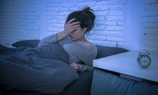 Nửa đêm tỉnh giấc vã mồ hôi, tim đập thình thịch, cẩn trọng thận hư