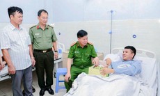 Hai cán bộ, chiến sĩ Công an Hải Phòng bị thương khi đang làm nhiệm vụ