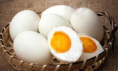 5 nhóm người không nên ăn trứng muối