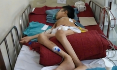 Con gái chống chọi bệnh hiểm nghèo gần một thập kỷ, gia đình ở Huế cầu mong sự giúp đỡ