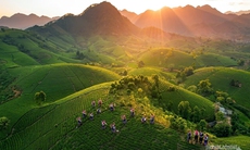 Về Long Cốc ngắm 'vịnh xanh' giữa đất Tổ