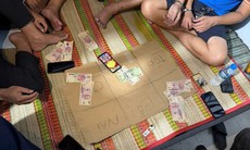 Sát phạt 'bầu cua' ngay trên điện thoại, 8 người bị bắt quả tang