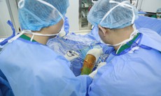 Dùng mẹo dân gian chữa gout, người đàn ông đối mặt nguy cơ tàn phế